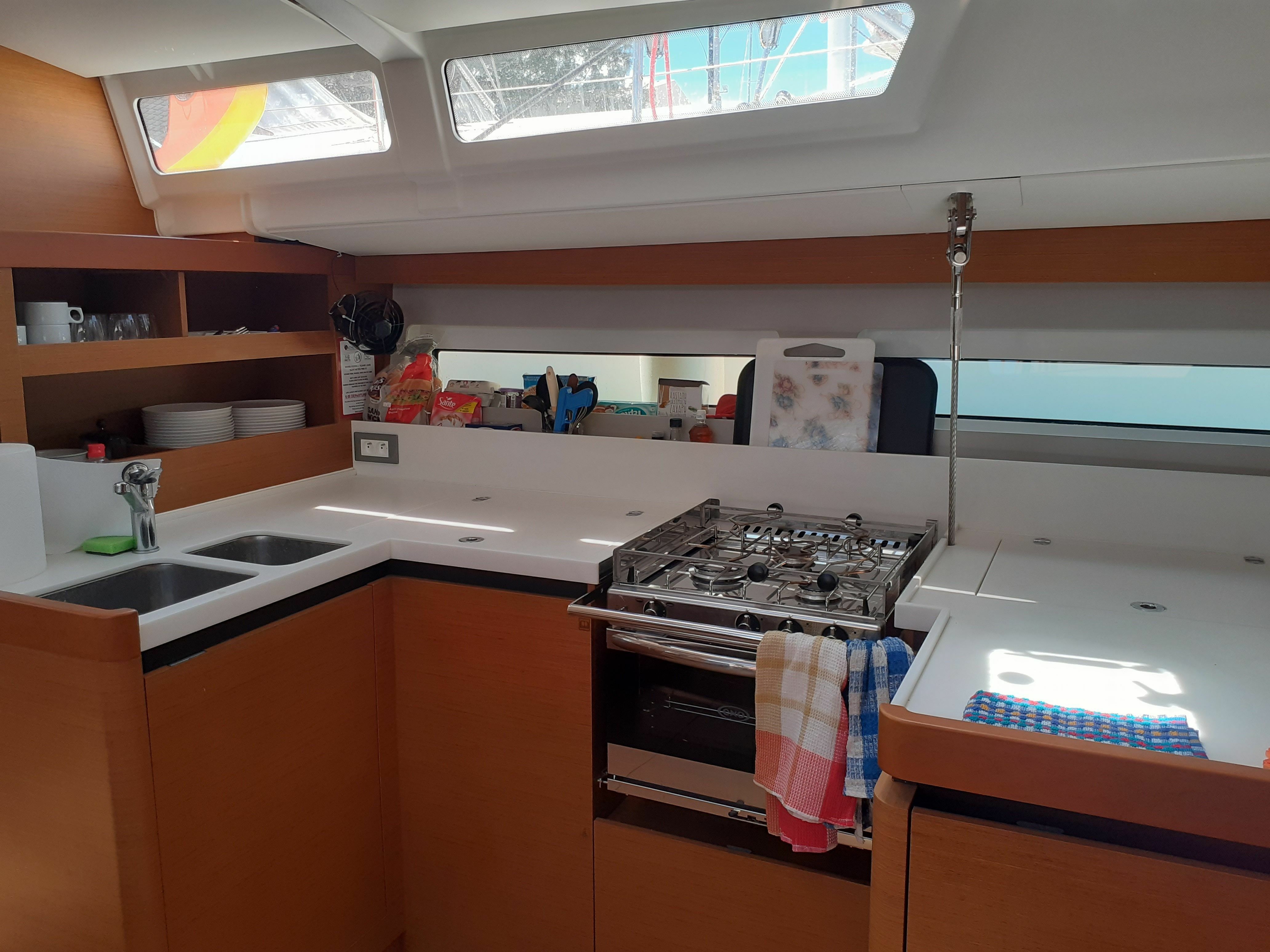 Jeanneau Sun Odyssey 490 | White Pearl
