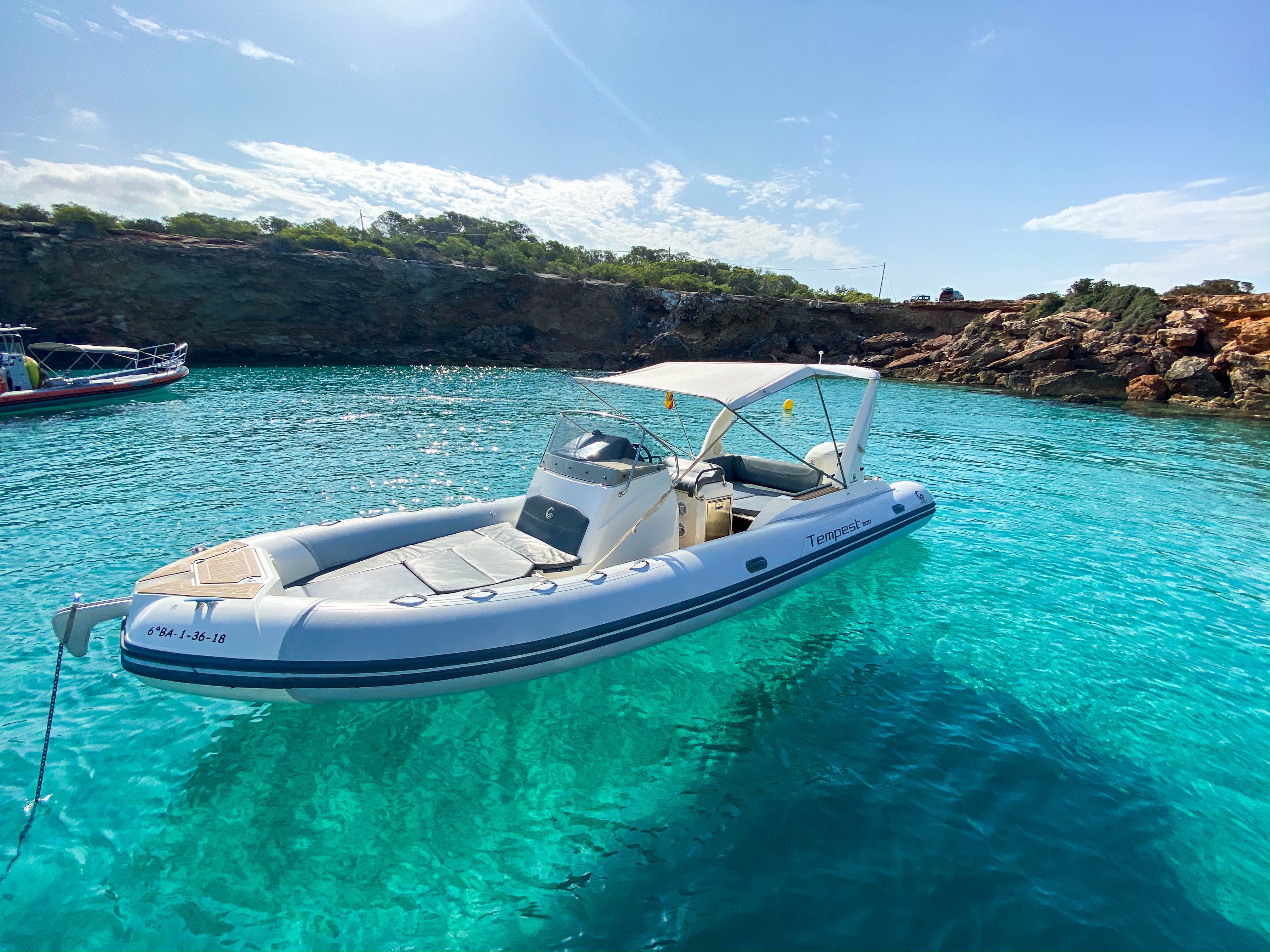 Capelli Tempest 800 | Enya