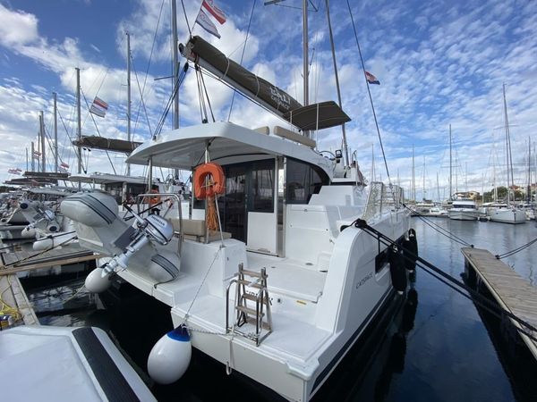 Bali Catspace | Viola