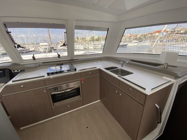 Bali Catspace | Viola