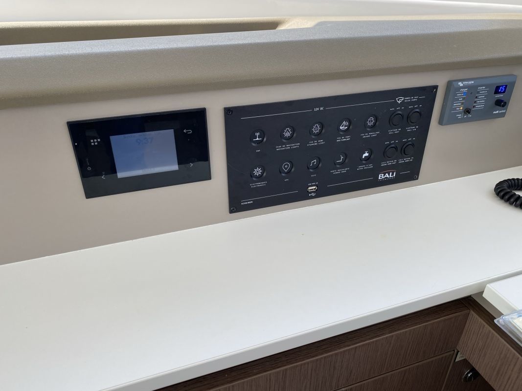 Bali Catspace | Viola