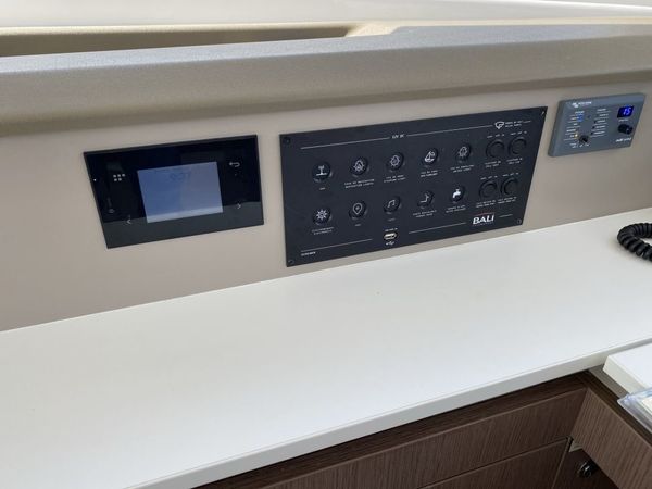 Bali Catspace | Viola