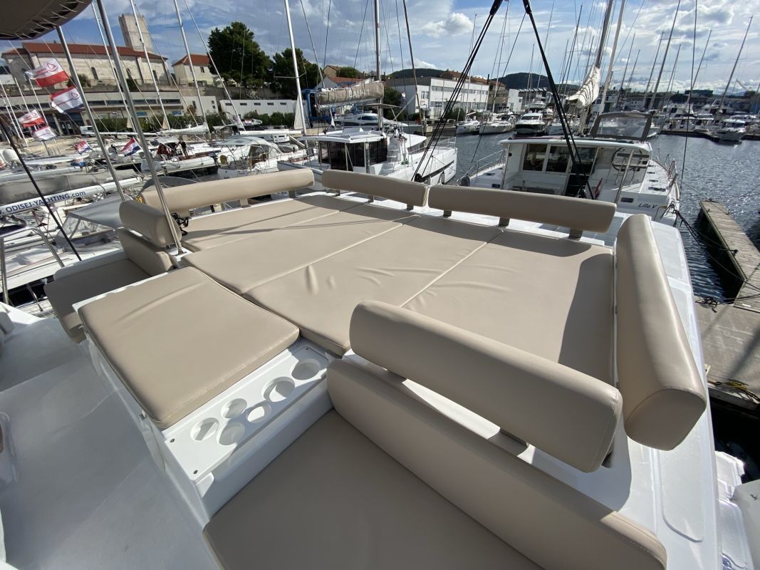 Bali Catspace | Viola