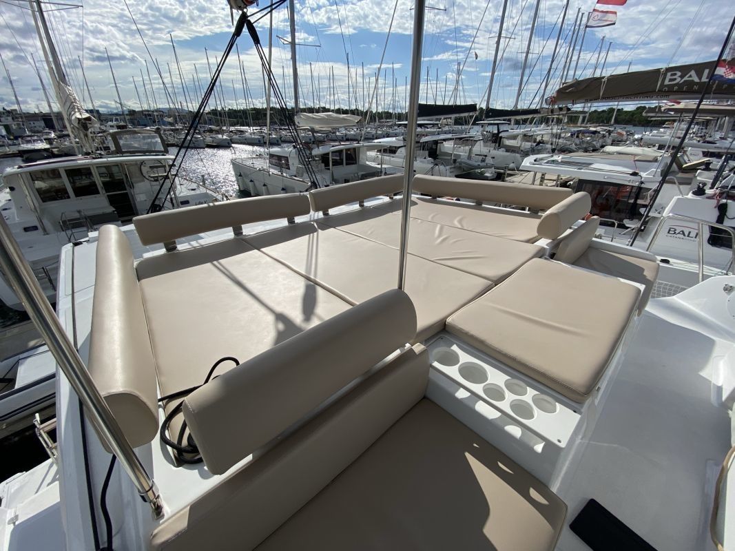 Bali Catspace | Viola