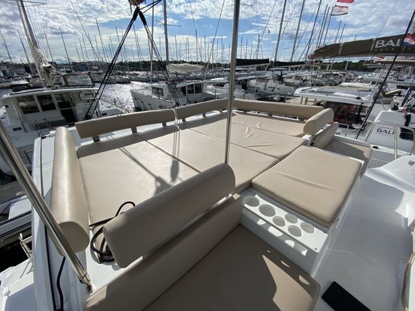 Bali Catspace | Viola