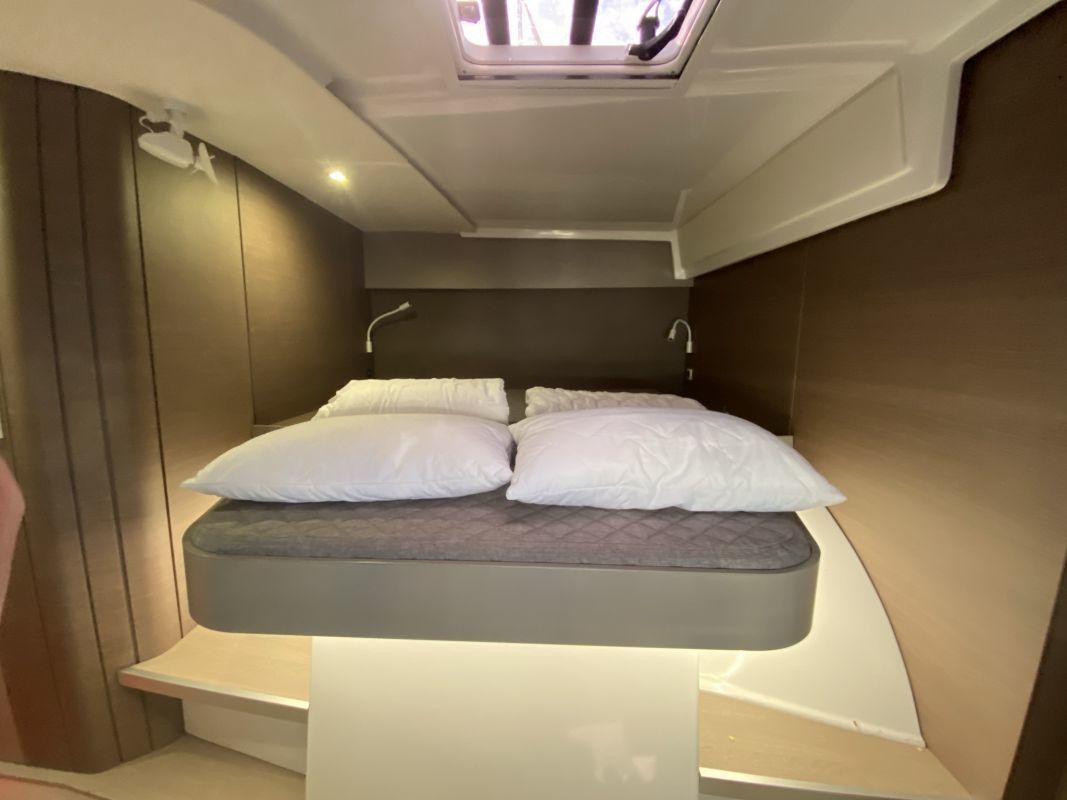 Bali Catspace | Viola