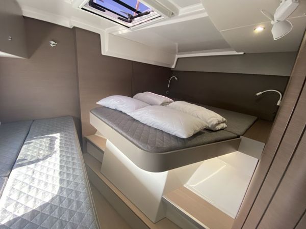 Bali Catspace | Viola