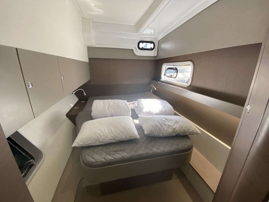 Bali Catspace | Viola