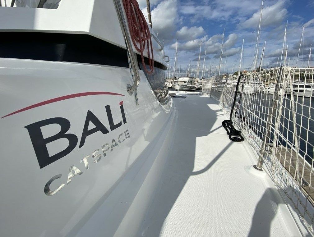 Bali Catspace | Viola