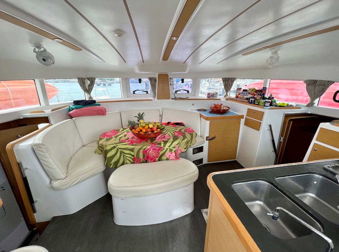 Lagoon 380 S2 | Poe Maia