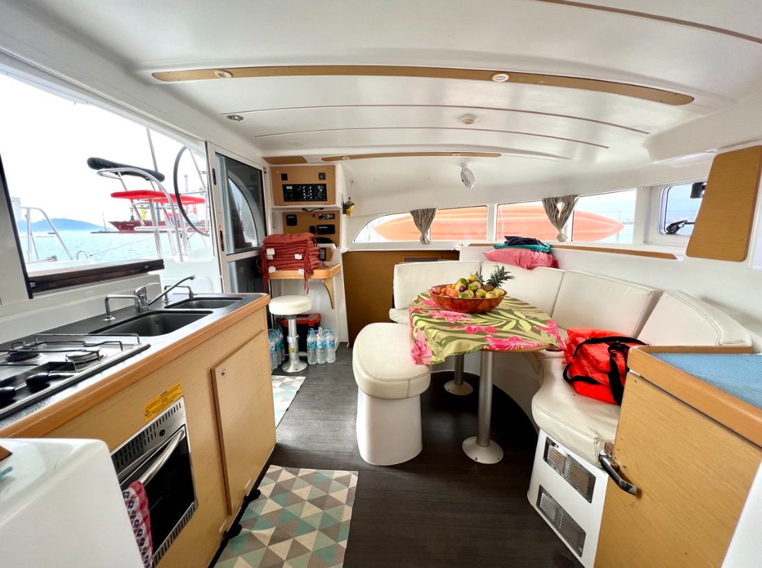 Lagoon 380 S2 | Poe Vai