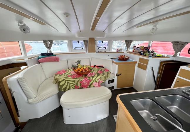 Lagoon 380 S2 | Poe Vai