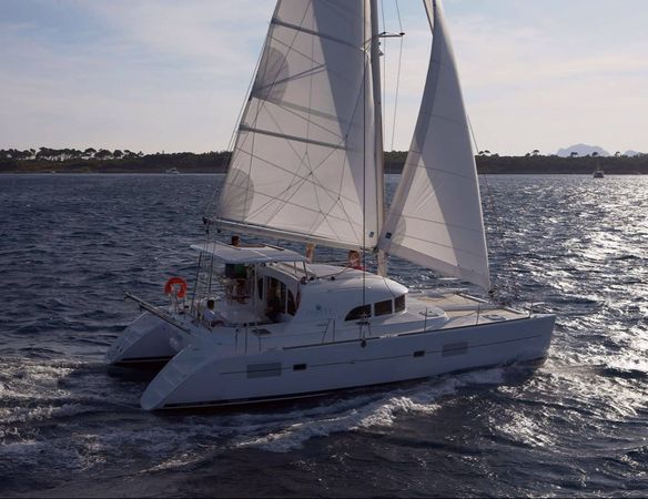 Lagoon 380 S2 | Poe Nina