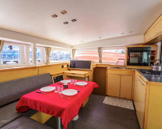 Lagoon 400 S2 | Poe Reva