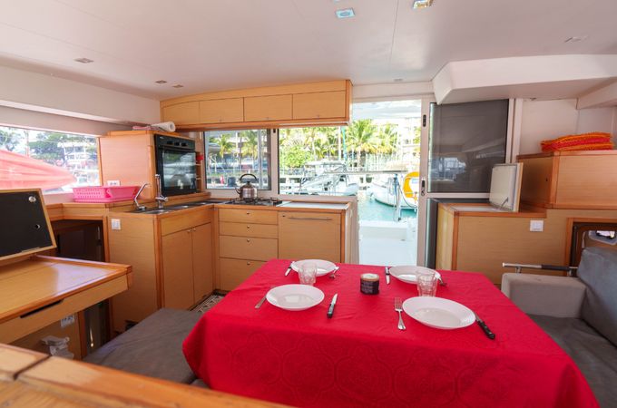 Lagoon 400 S2 | Poe Reva