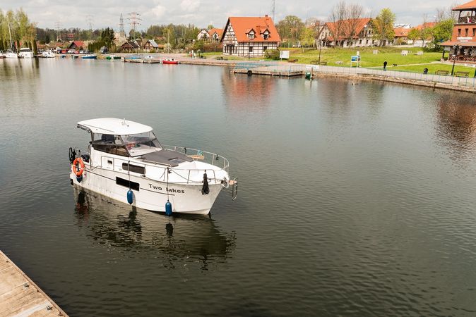 Delphia Nautika 830 | Two lakes