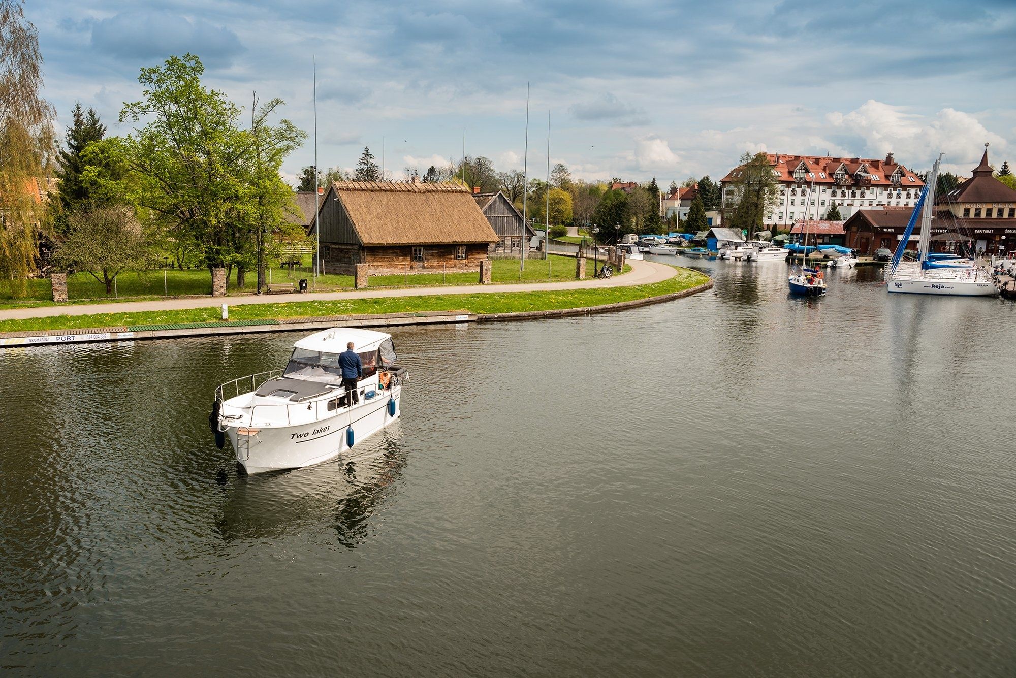 Delphia Nautika 830 | Two lakes