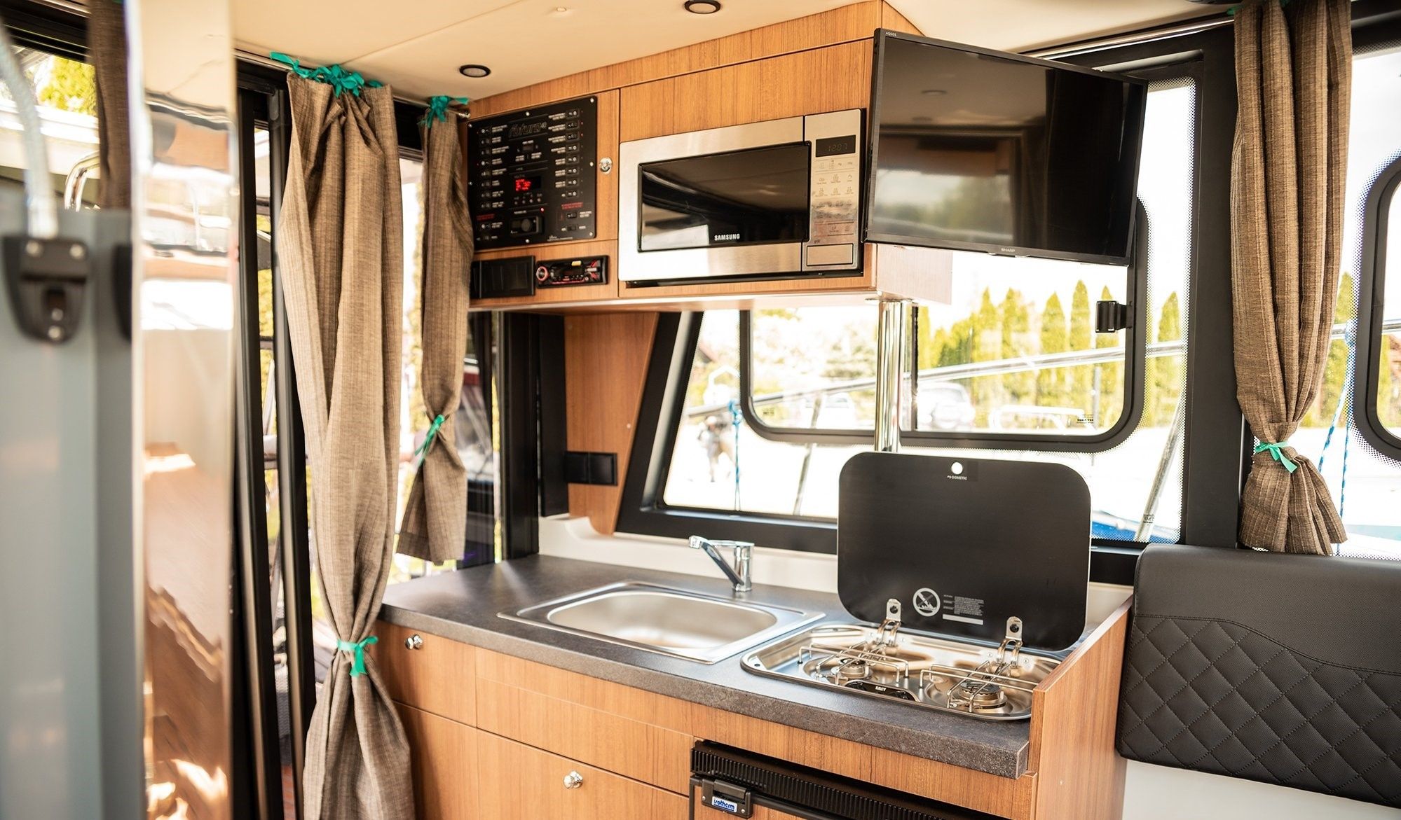 Cobra Yachts 40 | Haholo