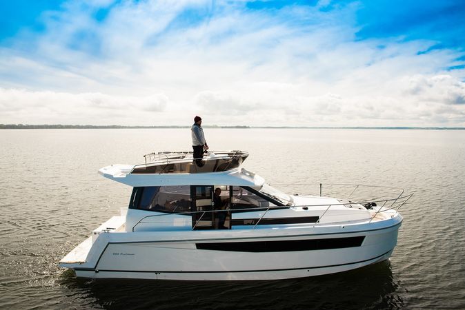 Platinum 989 | Layla