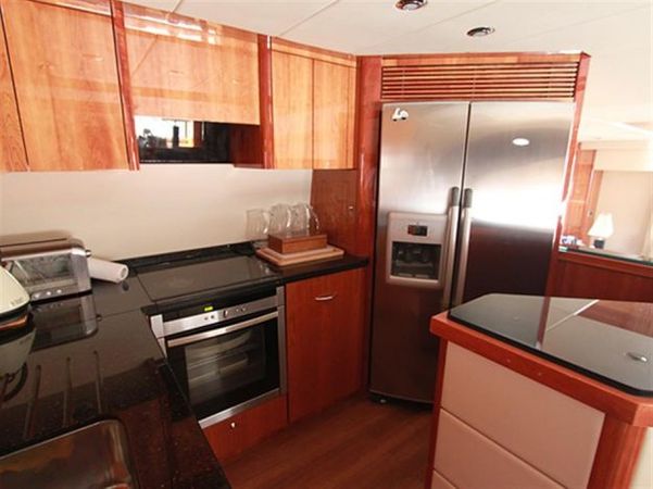 Sunseeker Manhattan 70 | Jupju