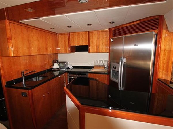 Sunseeker Manhattan 70 | Jupju