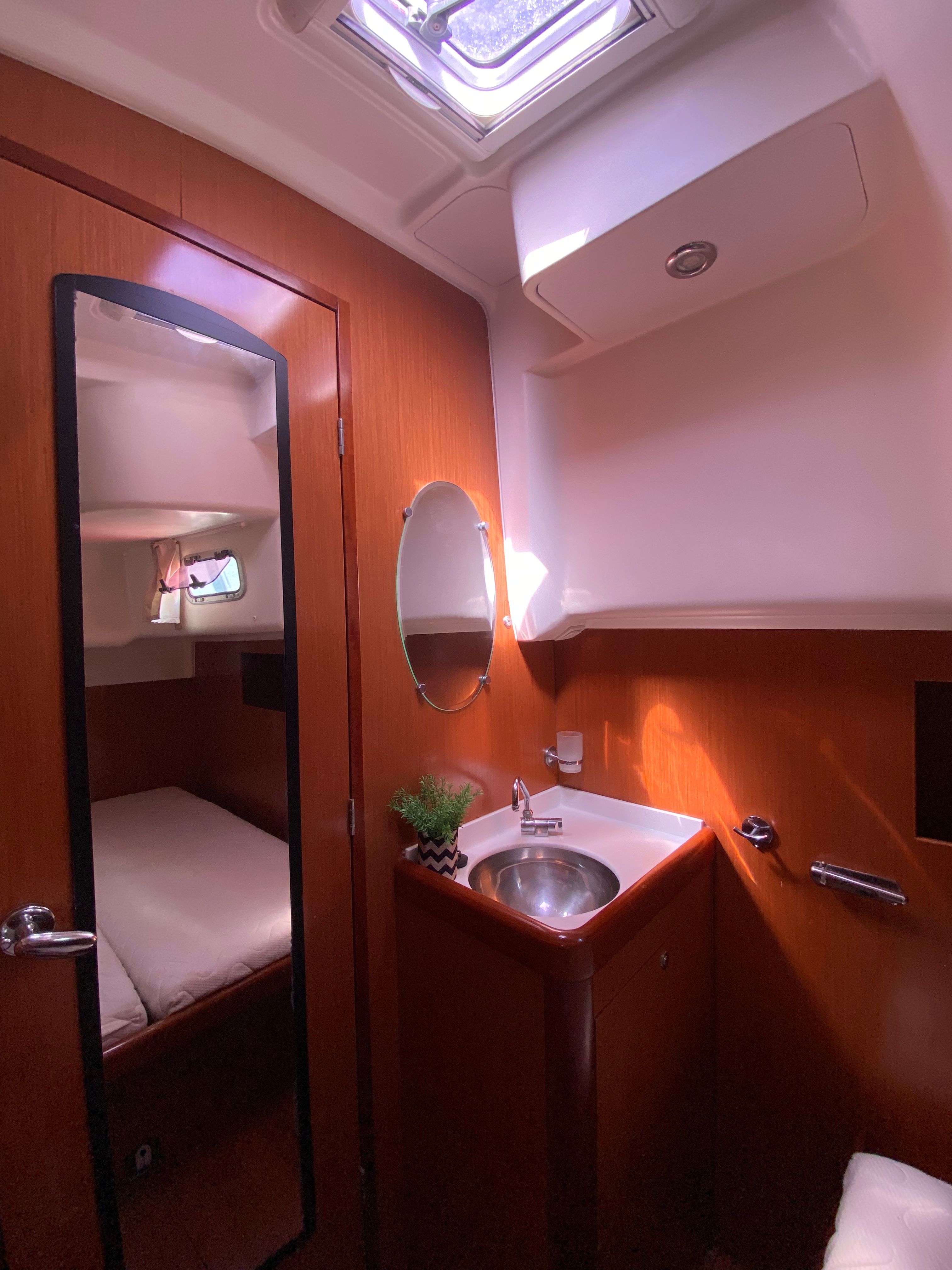 Beneteau Oceanis 54 | Valasia