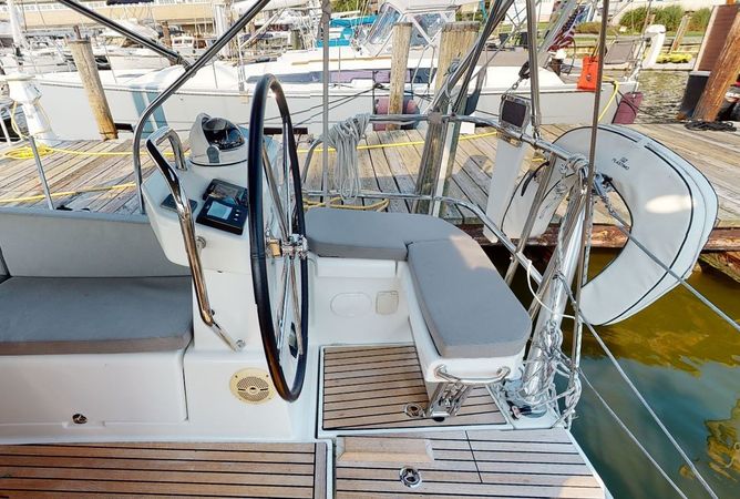 Jeanneau 51 | Recovery Room