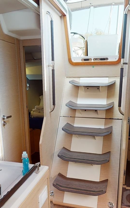 Jeanneau 51 | Recovery Room