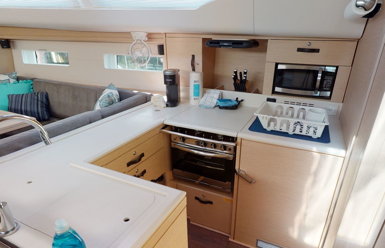 Jeanneau 51 | Recovery Room