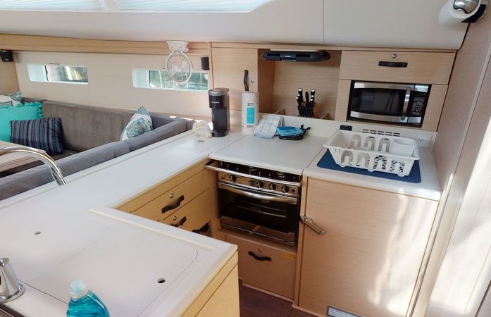 Jeanneau 51 | Recovery Room