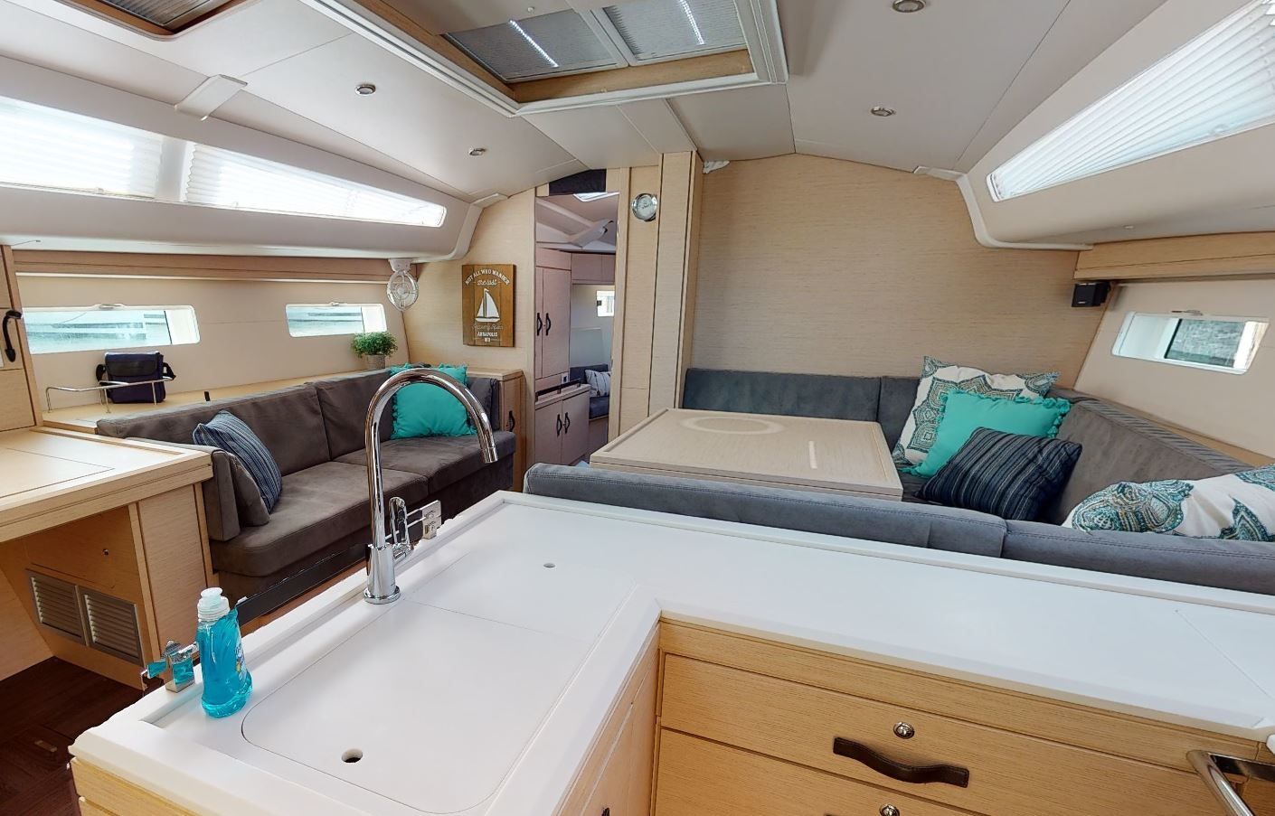 Jeanneau 51 | Recovery Room