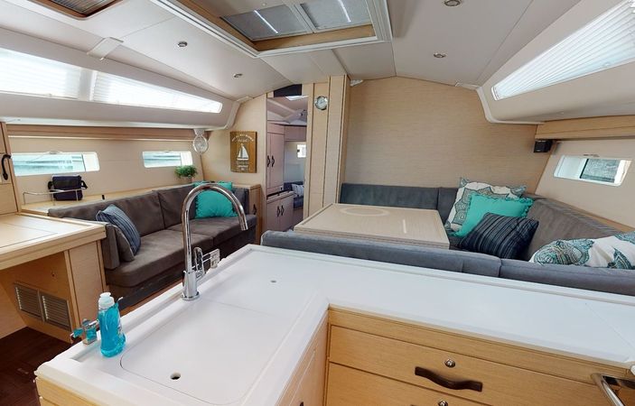 Jeanneau 51 | Recovery Room