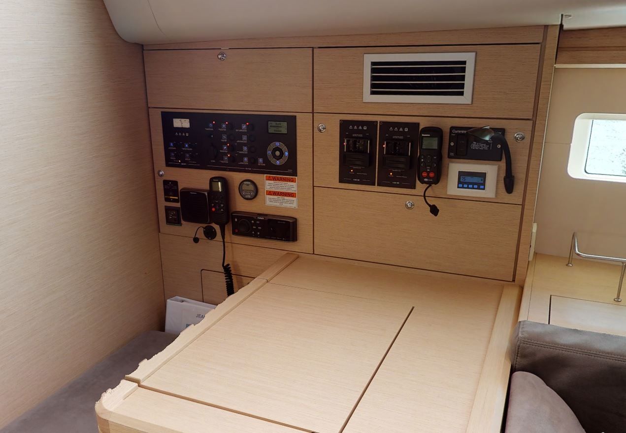 Jeanneau 51 | Recovery Room