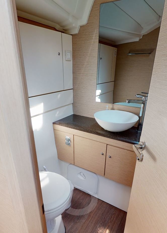 Jeanneau 51 | Recovery Room