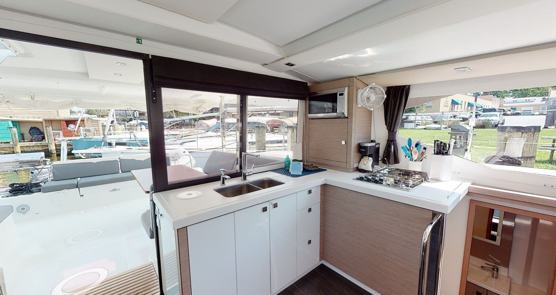 Fountaine Pajot Lucia 40 | Infinite Blue