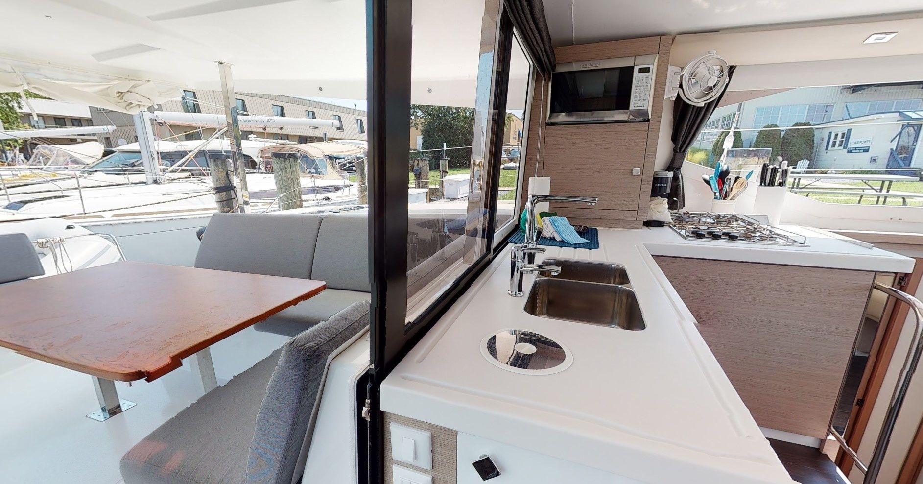 Fountaine Pajot Lucia 40 | Infinite Blue