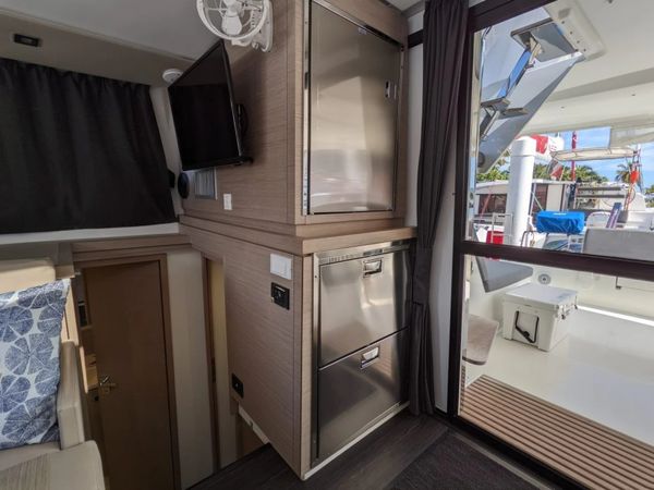 Fountaine Pajot Lucia 40 | Infinite Blue