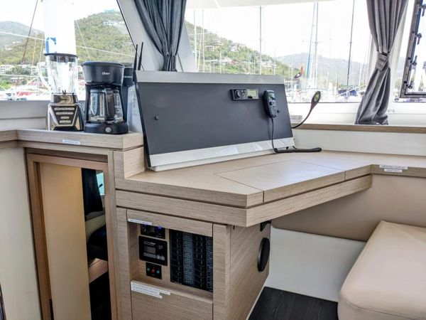 Fountaine Pajot Lucia 40 | Infinite Blue