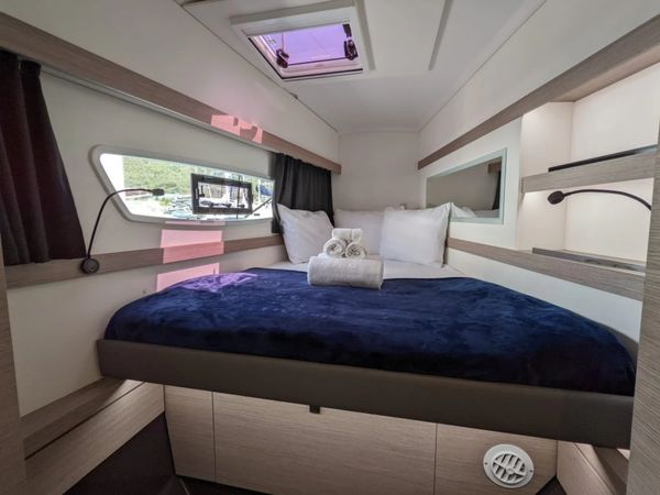 Fountaine Pajot Lucia 40 | Infinite Blue