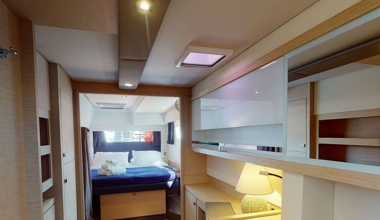 Fountaine Pajot Saona 47 | Dark Star