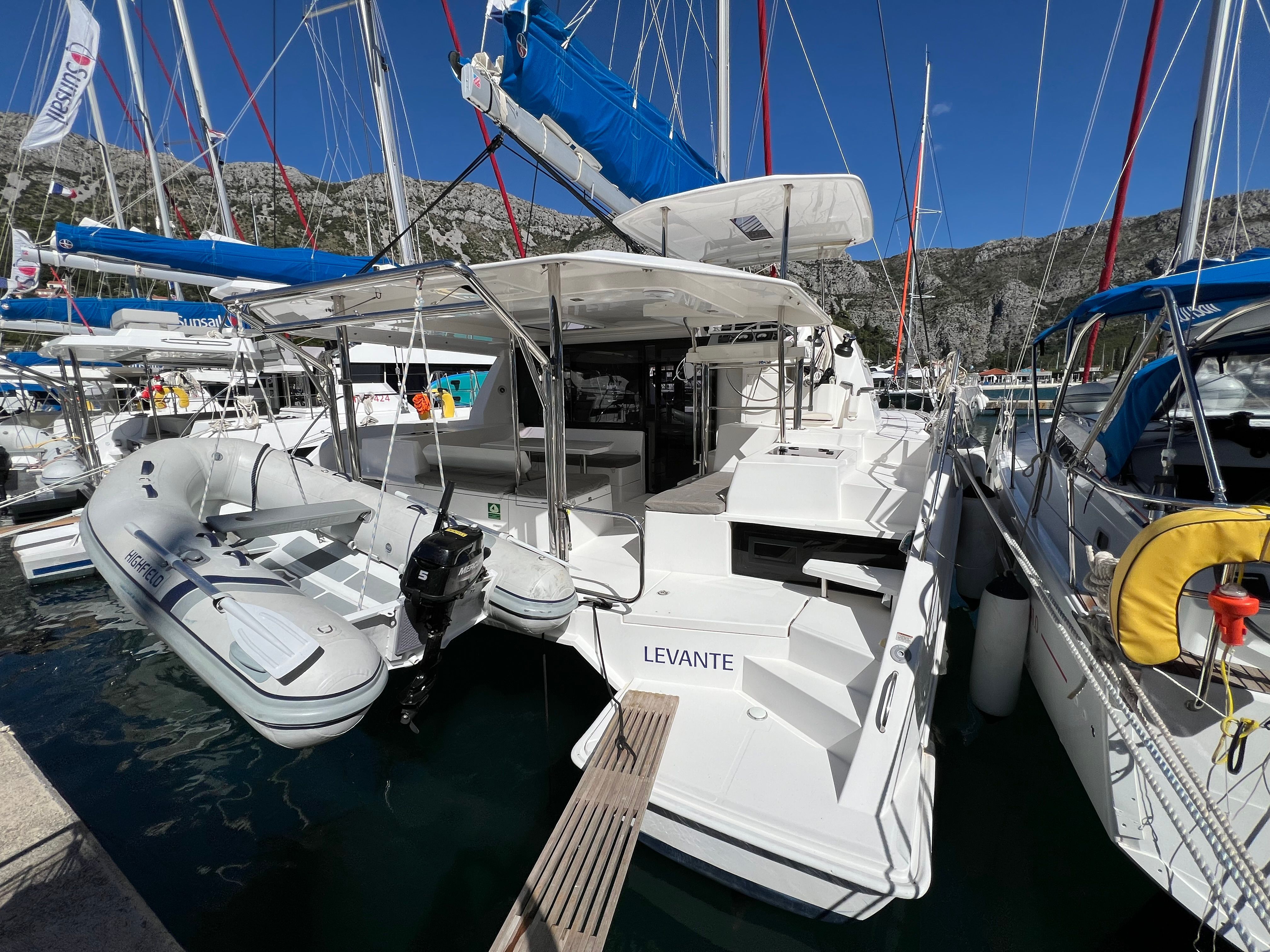 Leopard 40 | Sunsail 20