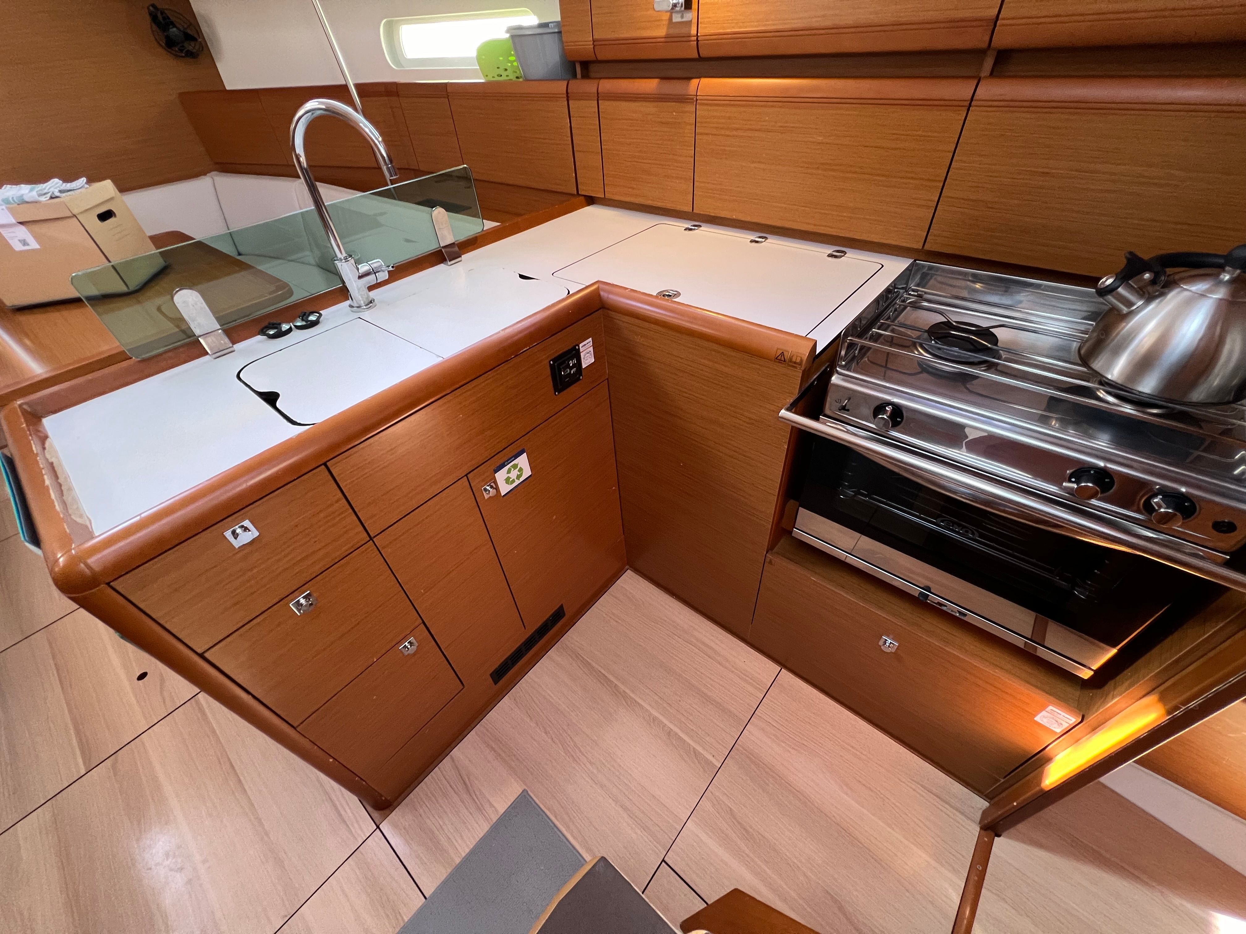 Jeanneau Sun Odyssey 389 | Sunsail 20