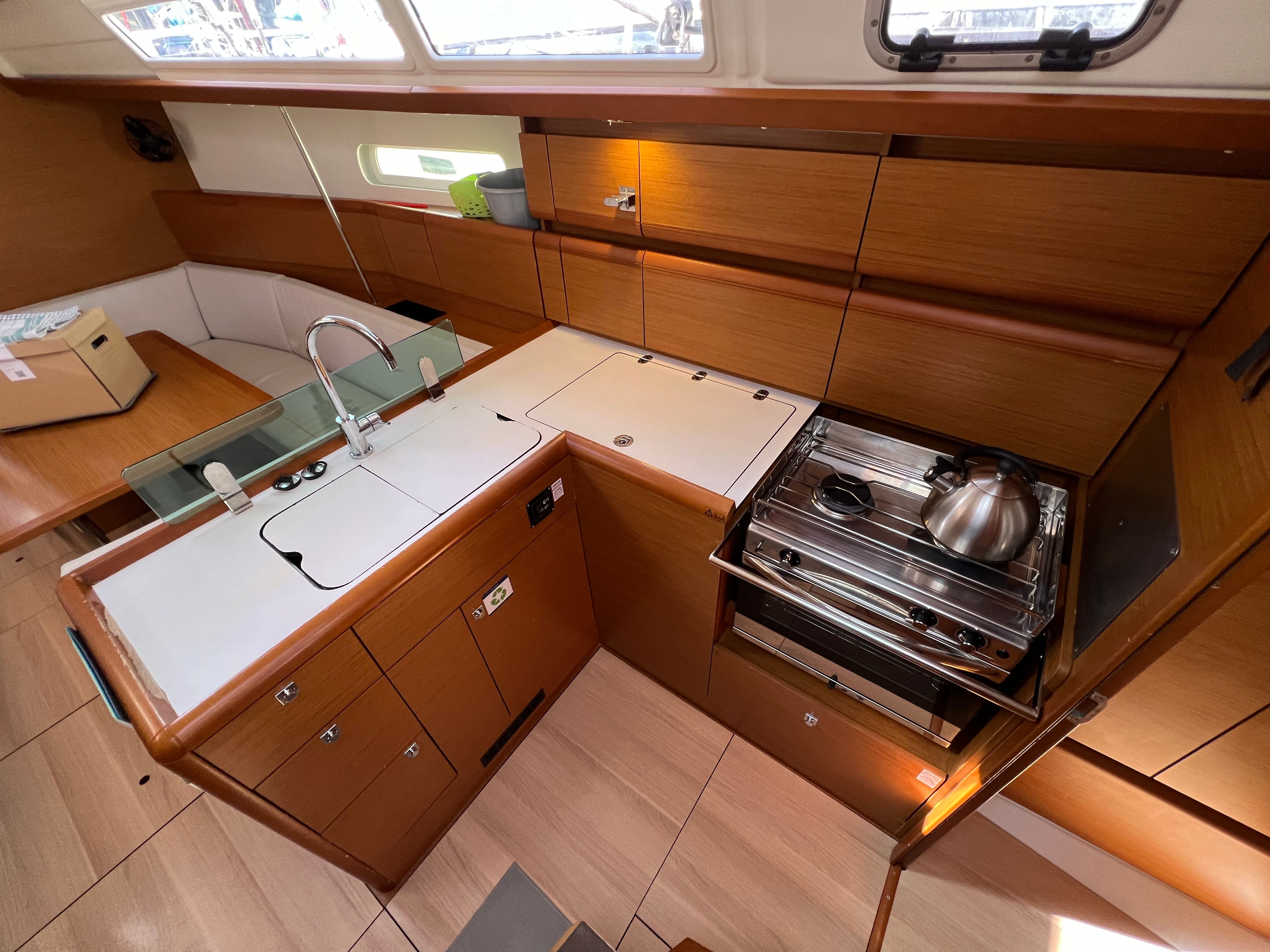 Jeanneau Sun Odyssey 389 | Sunsail 20