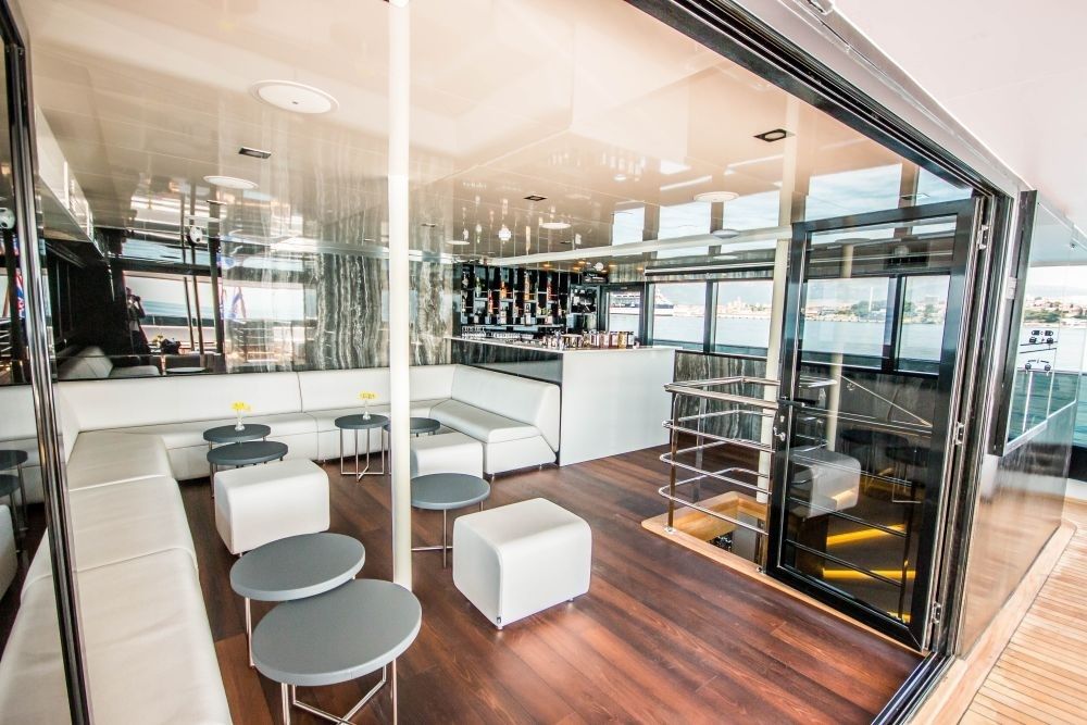 Custom Built 157 | Black Swan