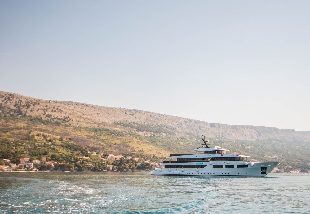 Custom Built 157 | Black Swan