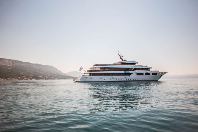 Custom Built 157 | Black Swan