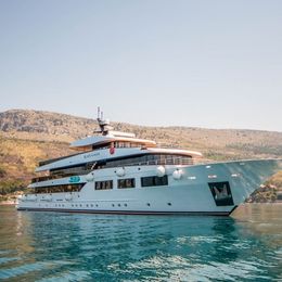 Custom Built 157 | Black Swan