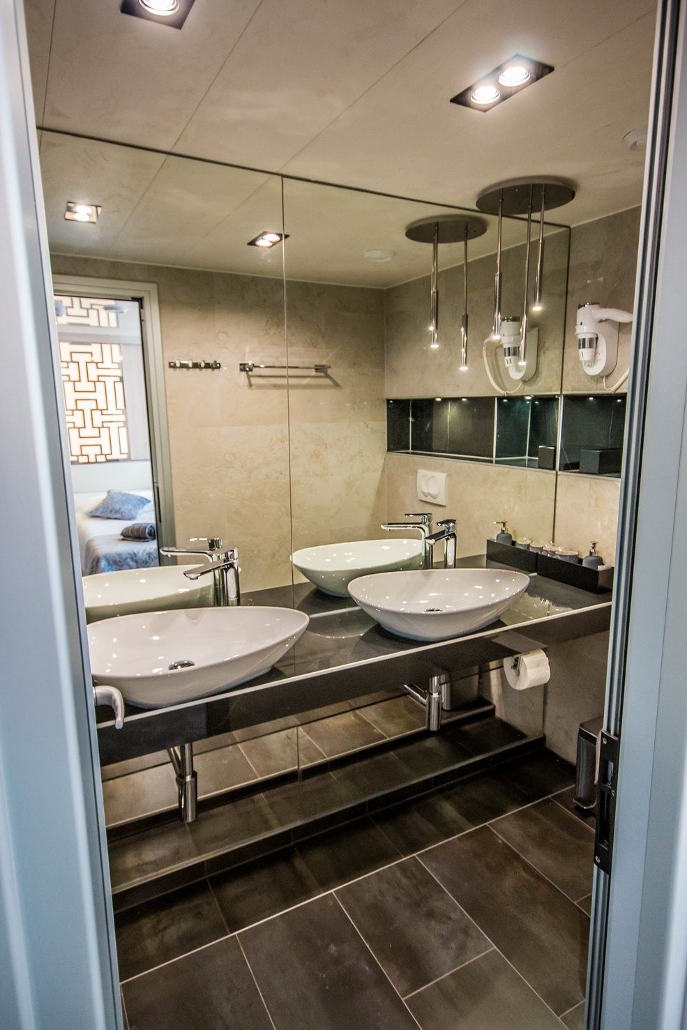 Custom Built 157 | Black Swan