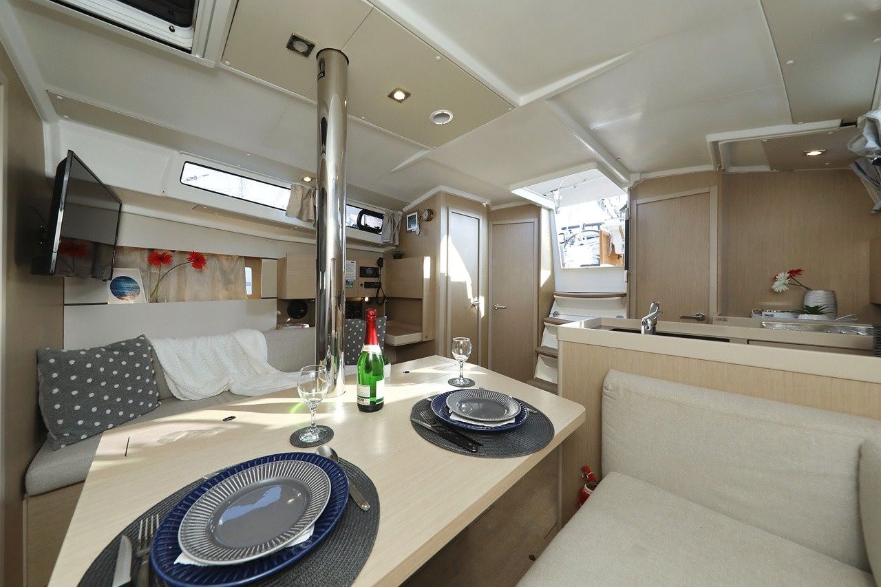 Beneteau Oceanis 38.1 | Angel07