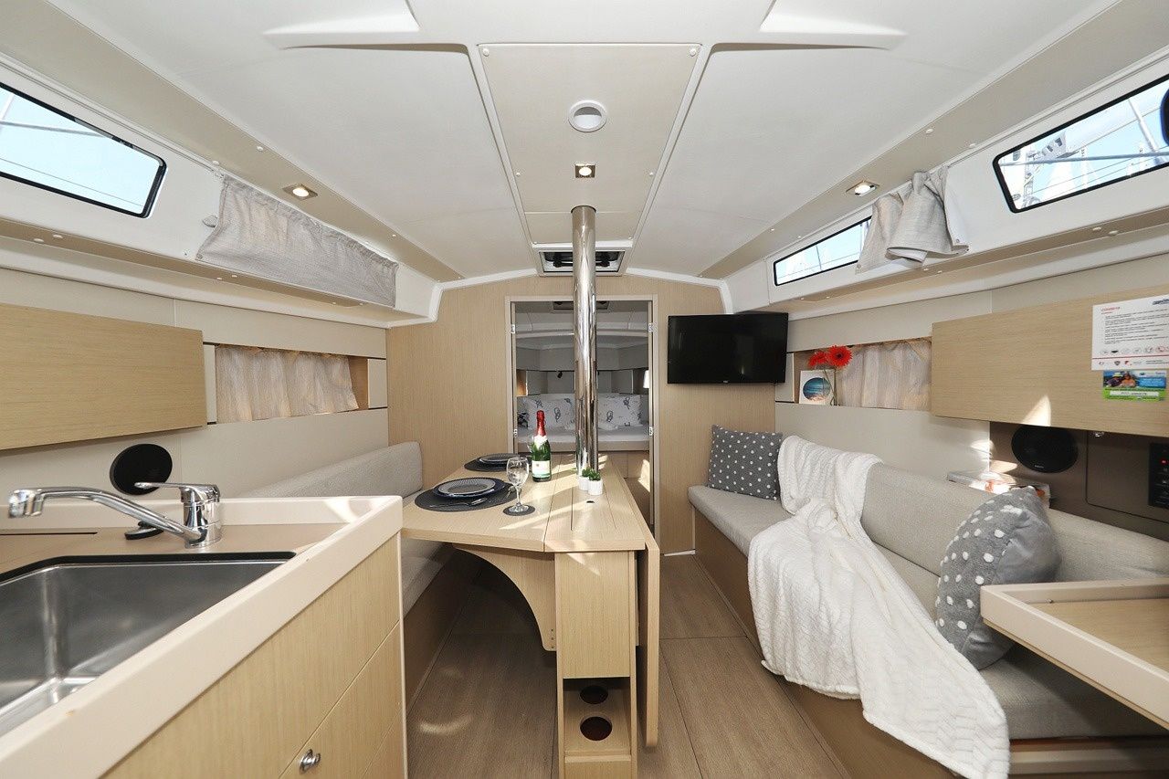 Beneteau Oceanis 38.1 | Angel07